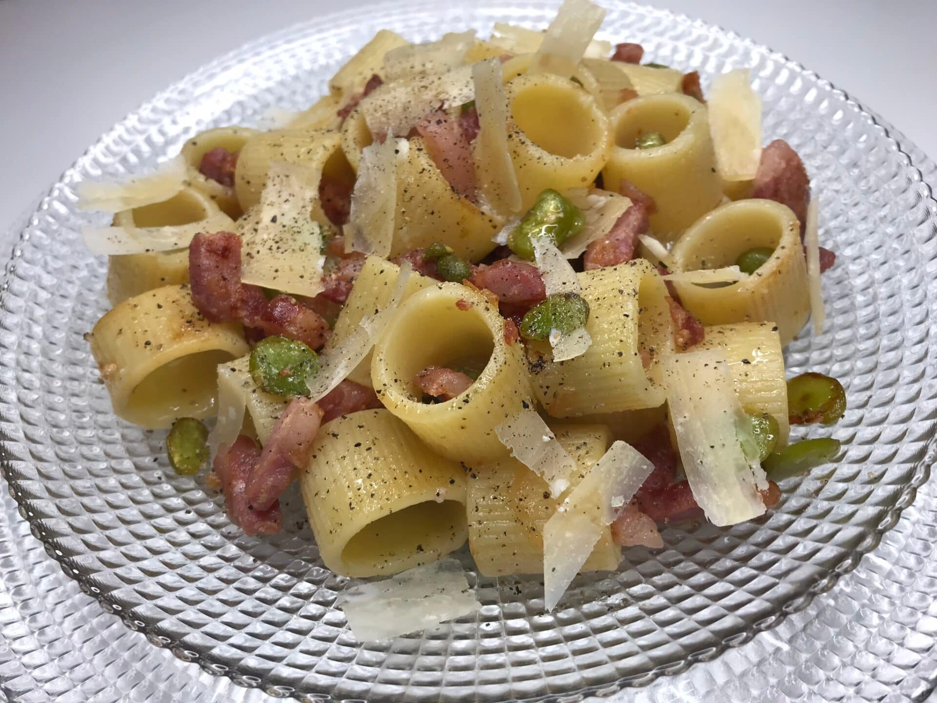 CALAMARATA CON FAVE E PECORINO ROMANO E PANCETTA » Passion Cooking